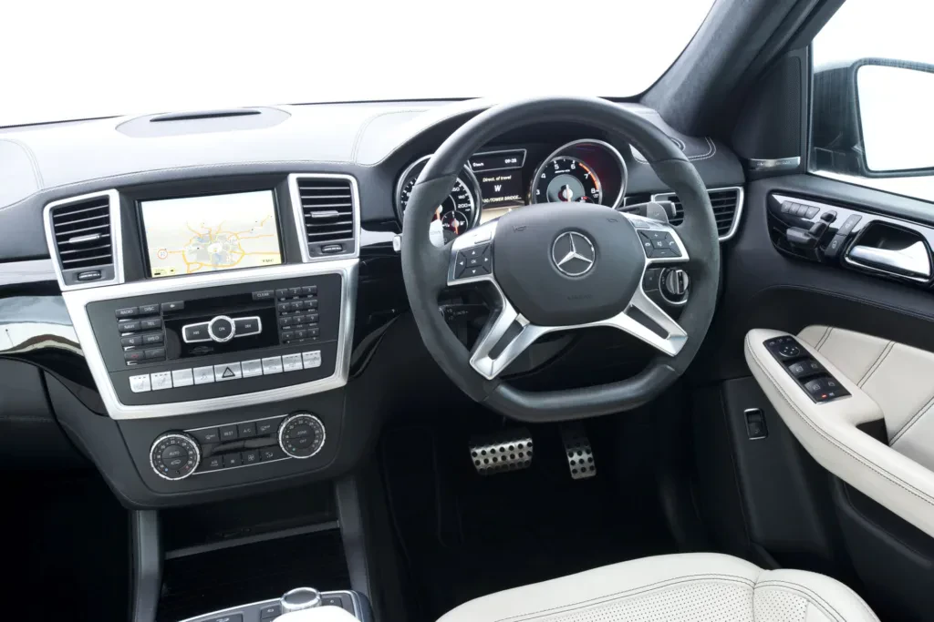 SUV jakości premium od Mercedesa. Trudno w to uwierzyć, ale kupisz go za zaledwie 50 tysięcy