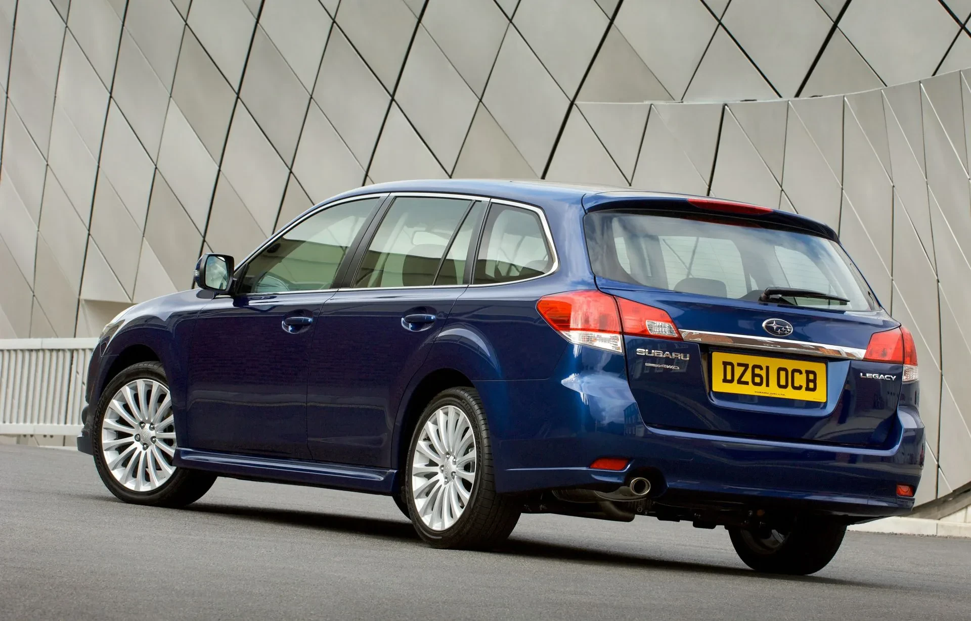 Subaru Legacy silnik napęd cena ceny otomoto osiagi oceny opinie zalety wady
