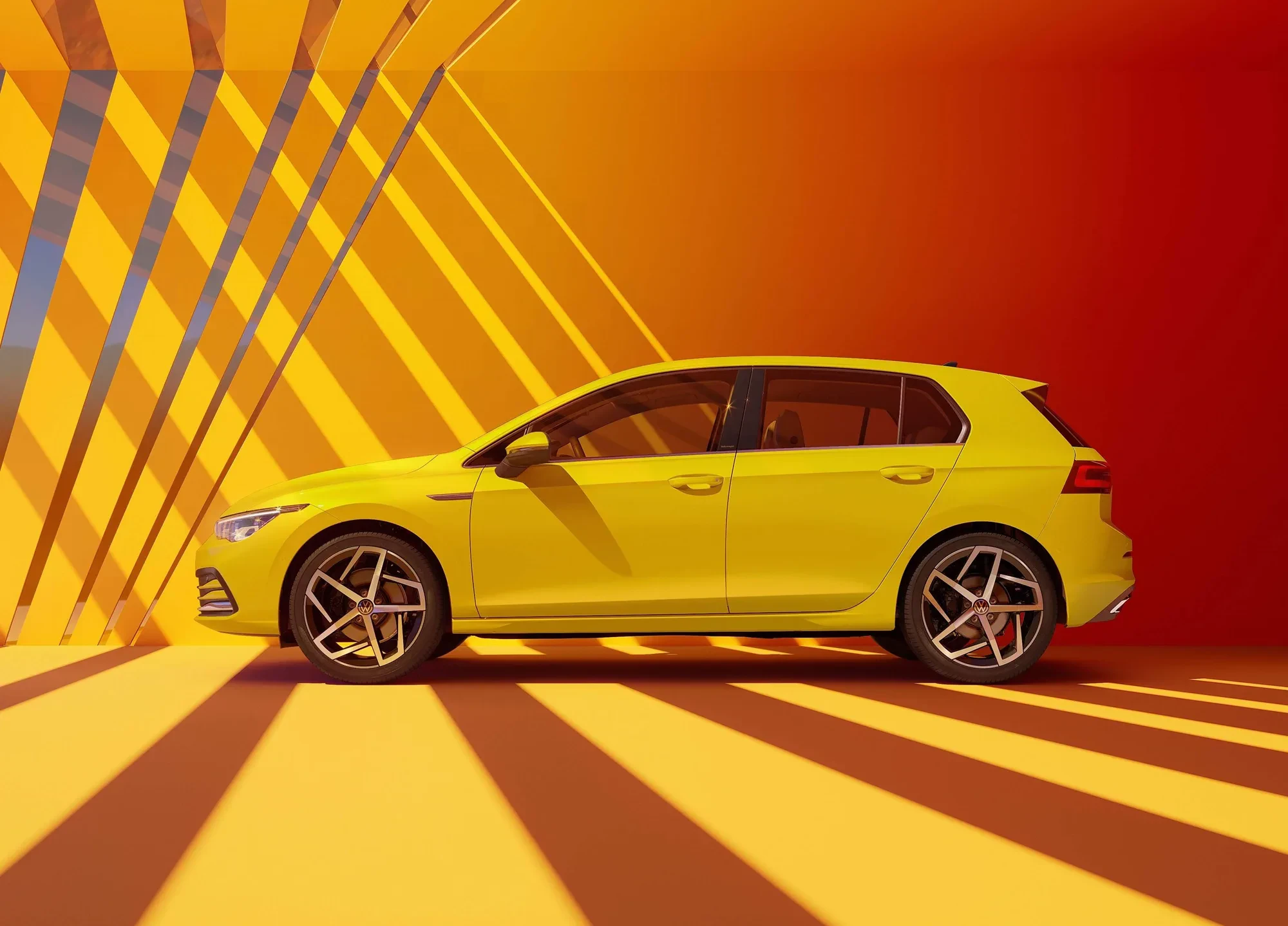 Volkswagen przywraca Golfowi cenę dla ludu. W Polsce najtańsza jest hybryda spalająca w trasie 4,3 l/100 km. W Niemczech kupują go w ciemno