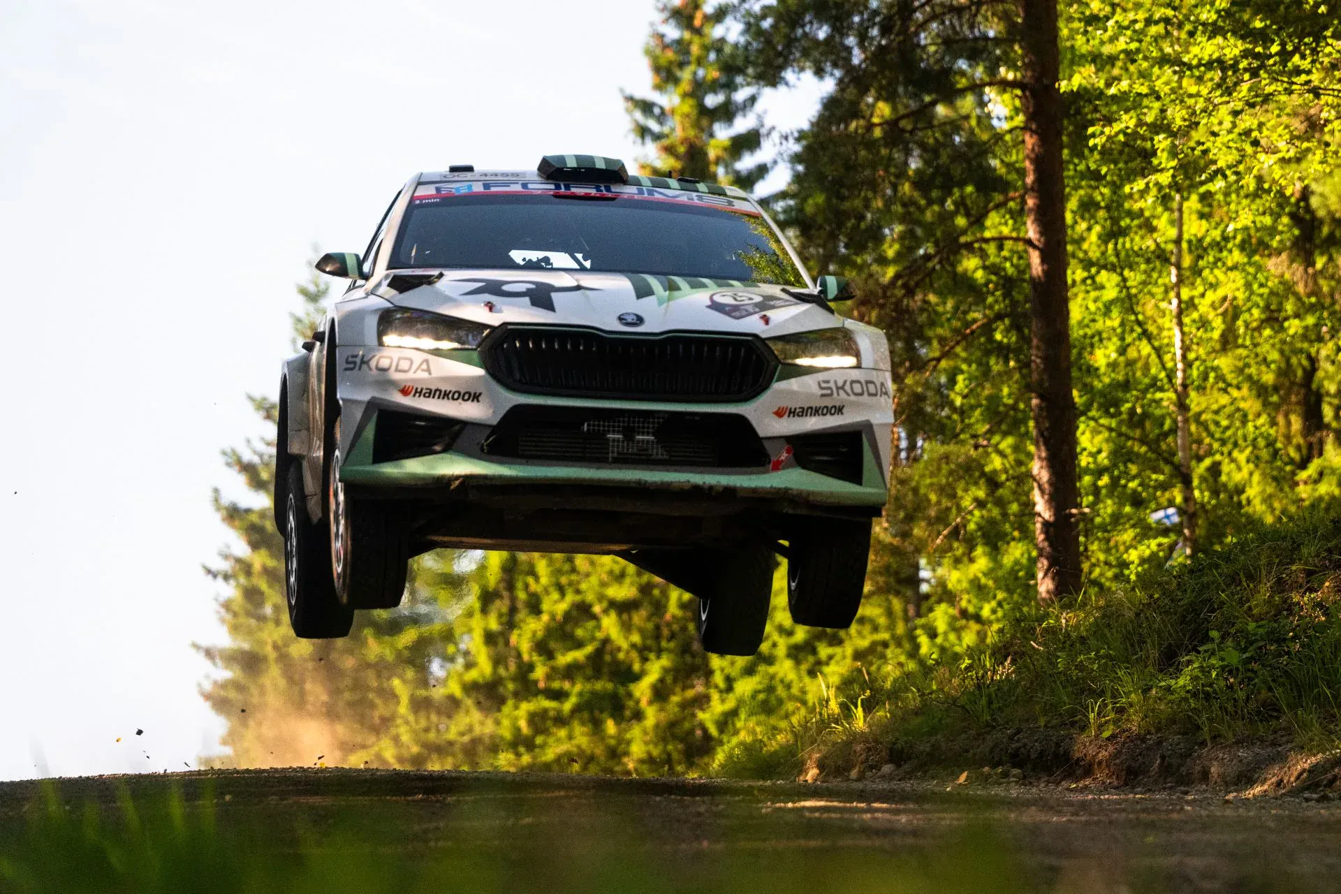 WRC Rajd Finlandii wyniki Ogier wypadek Hanook tire Polska opony rajdy samochodowe mistrzostwa świata