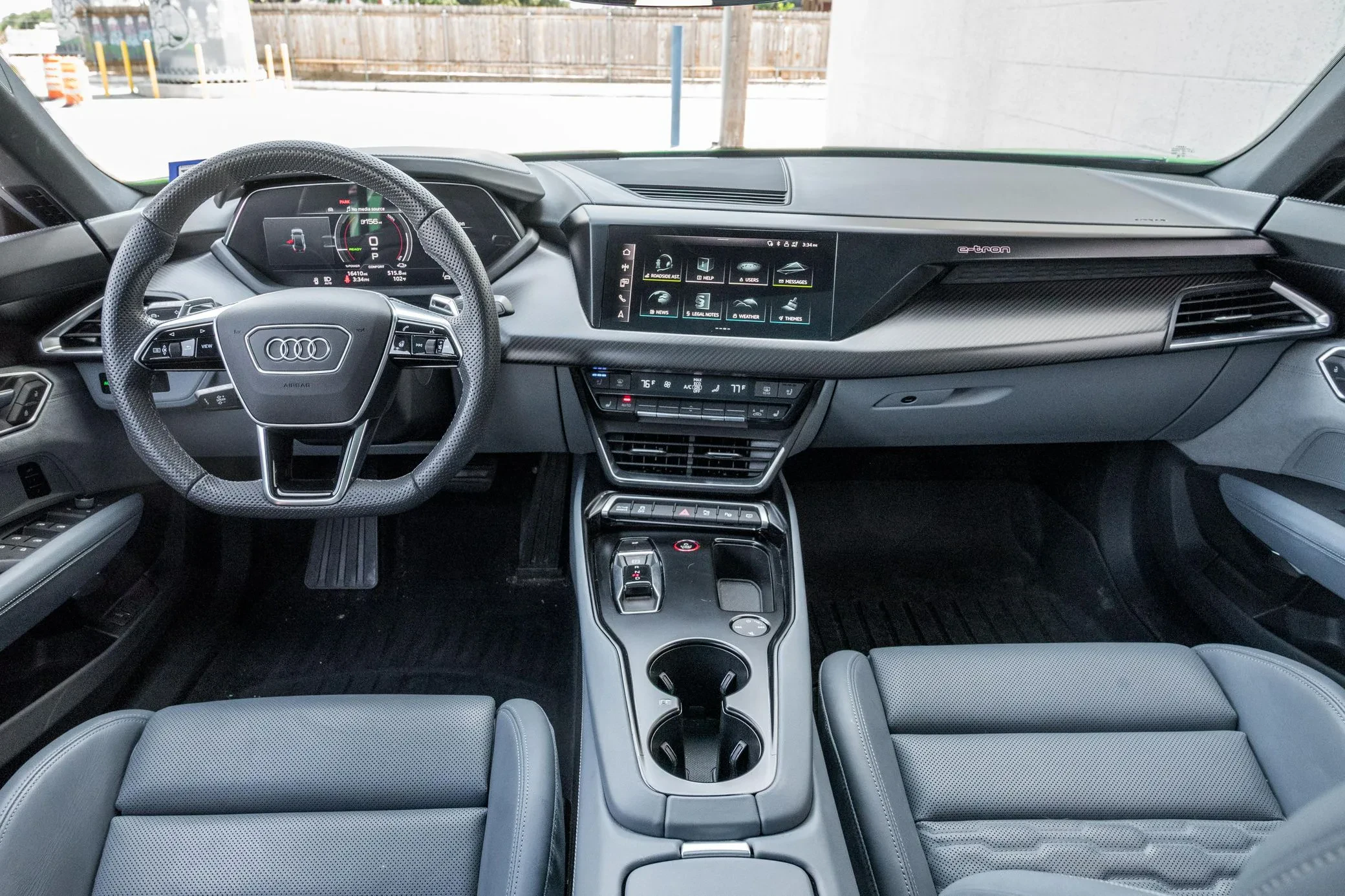 3-letnie flagowe Audi na full wypasie z przebiegiem 26 400 km. Kosztuje tylko 185 tysięcy złotych