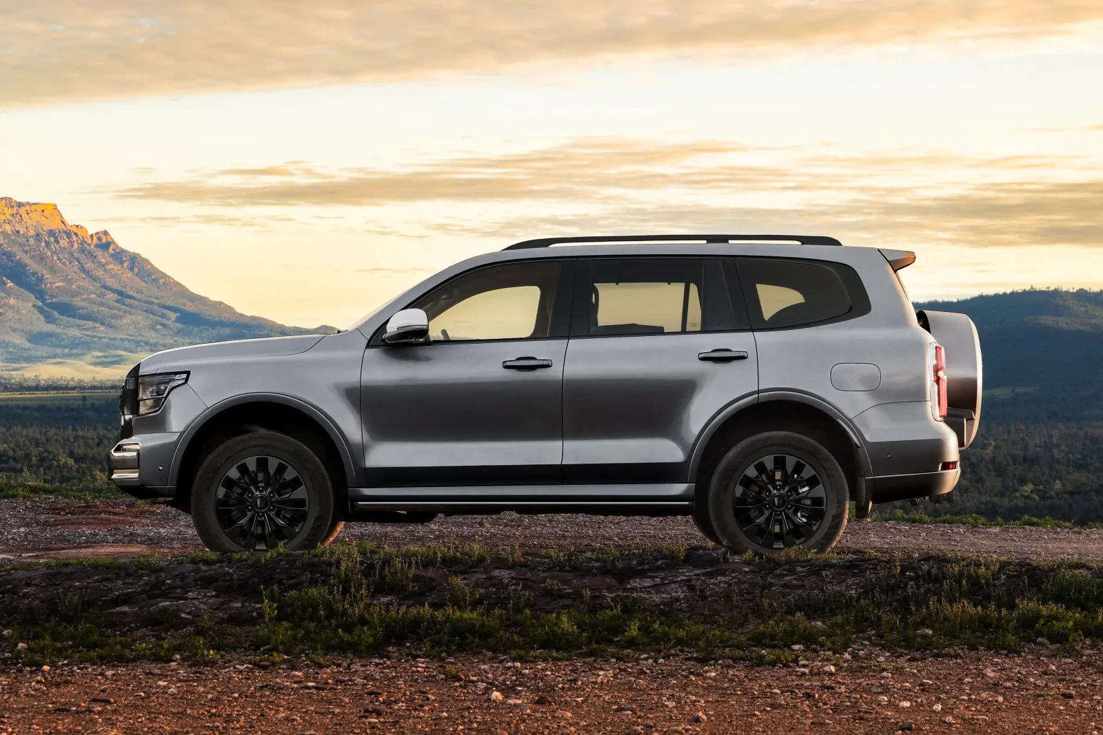 Nowy SUV z Chin z 3-litrowym Dieslem i zasięgiem 1845 km. Jest większy i tańszy od Skody Kodiaq