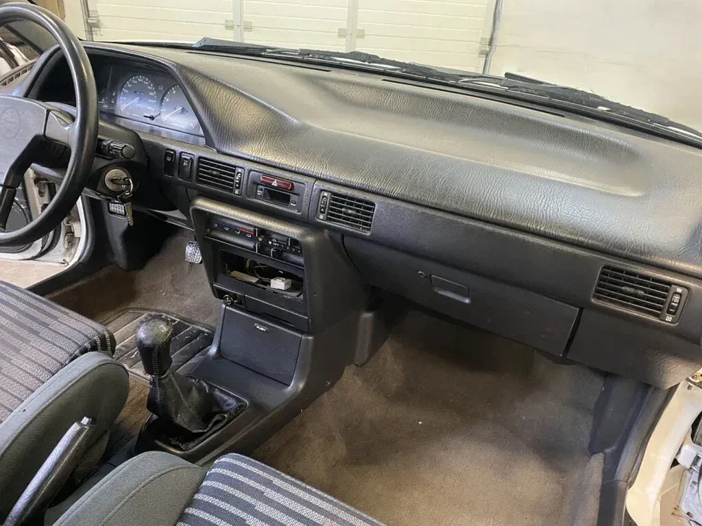 sfatygowana-mazda-323-3