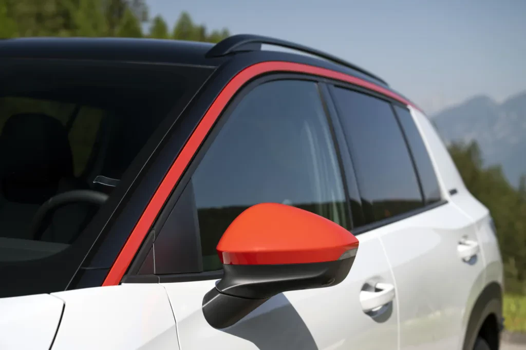 Skoda rozbije bank kolejnym tanim SUV-em. Nie jest duży, a bagażnik ma prawie 500 litrów. Już wjechał do salonów