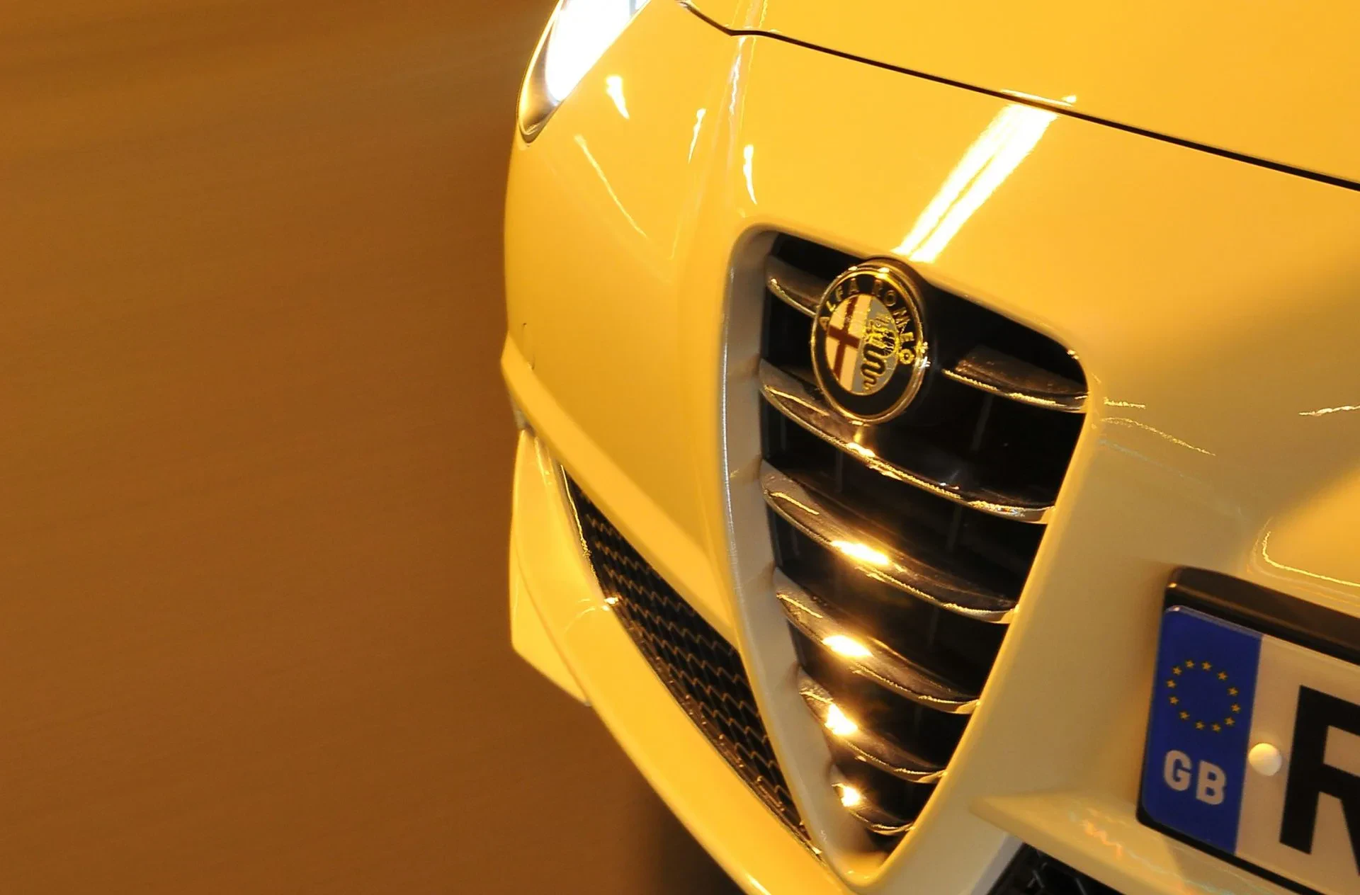 Lubiana przez Polaków Alfa Romeo dziś kosztuje niecałe 10 tysięcy złotych. Idealna do miasta i do pracy