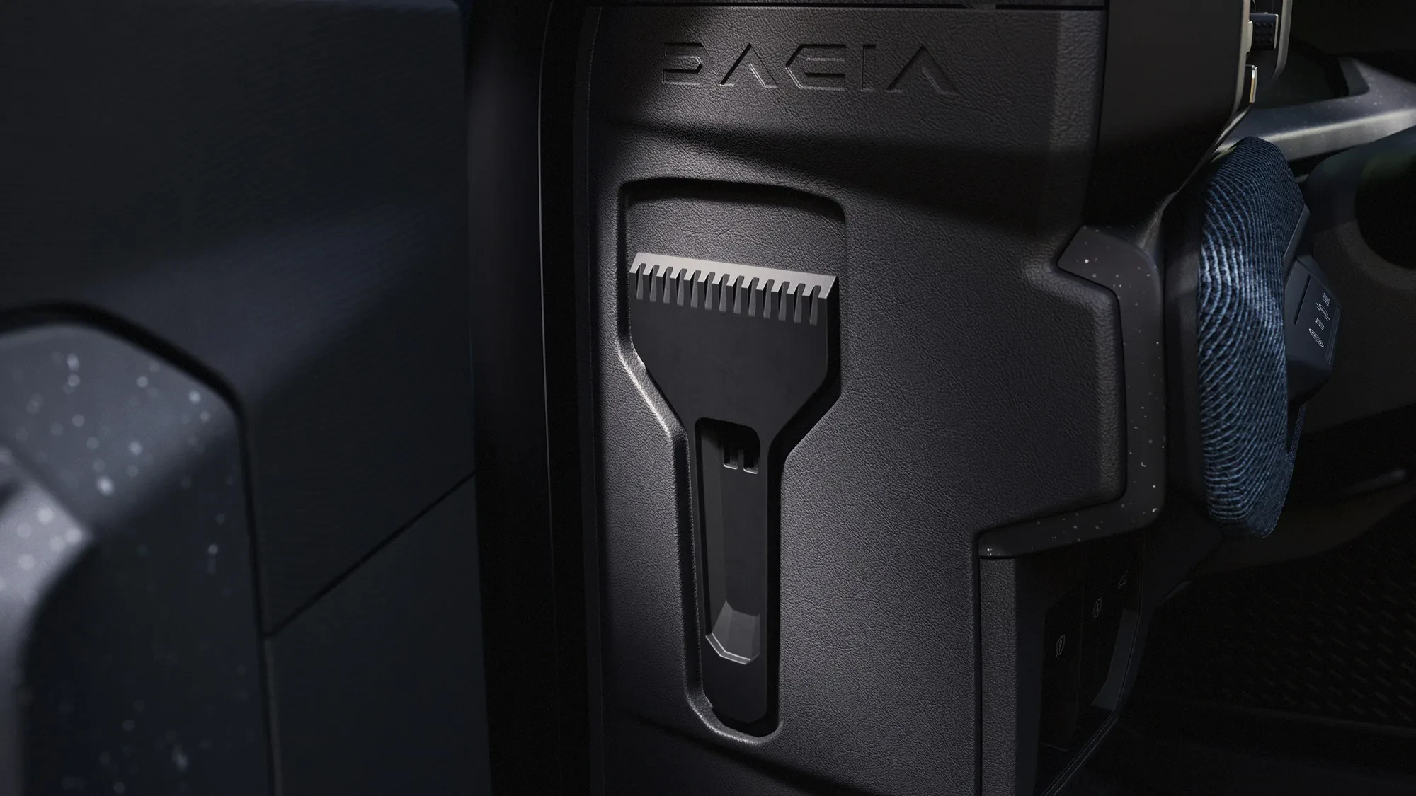 Dacia Striker ma na wyposażeniu skrobaczkę do szyb.