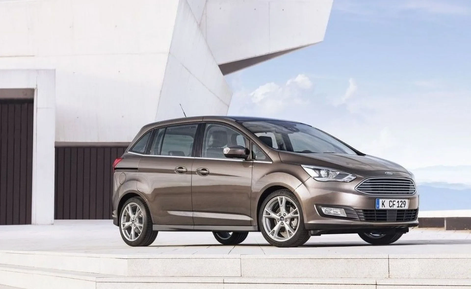 Ford C-Max minivan rodzinny silnik benzyna diesel moc osiągi wyposażenie cena ceny otomoto opinie oceny zalety