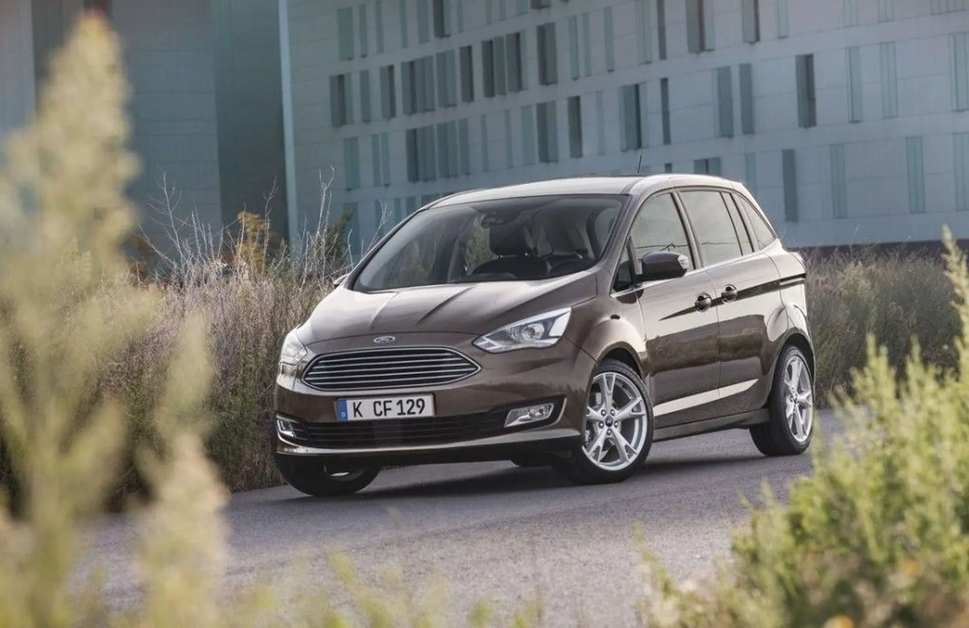 Ford C-Max minivan rodzinny silnik benzyna diesel moc osiągi wyposażenie cena ceny otomoto opinie oceny zalety