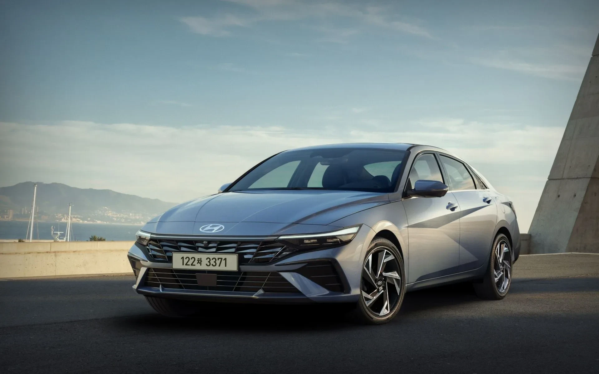 Hyundai Elantra sedan nowy używany otomoto cena ceny opinie oceny zalety wady silnik benzyna moc pojemność