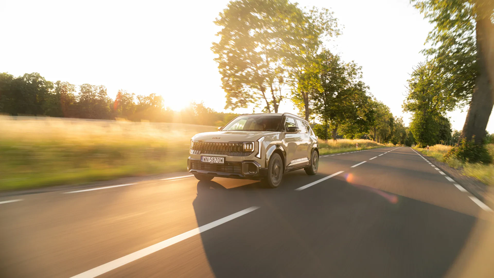 Nawet Toyota nie ma takiej pełnej hybrydy jak Kia. Za dopłatą 1000 zł SUV zasili czajnik lub airfryera