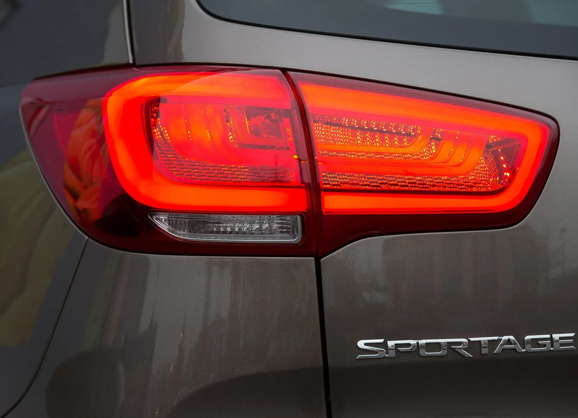 Kia Sportage tak zawróciła w głowach Polakom, iż stała się potrzebniejsza od masła. Używaną w gazie kupi się za choćby 3 tys. zł