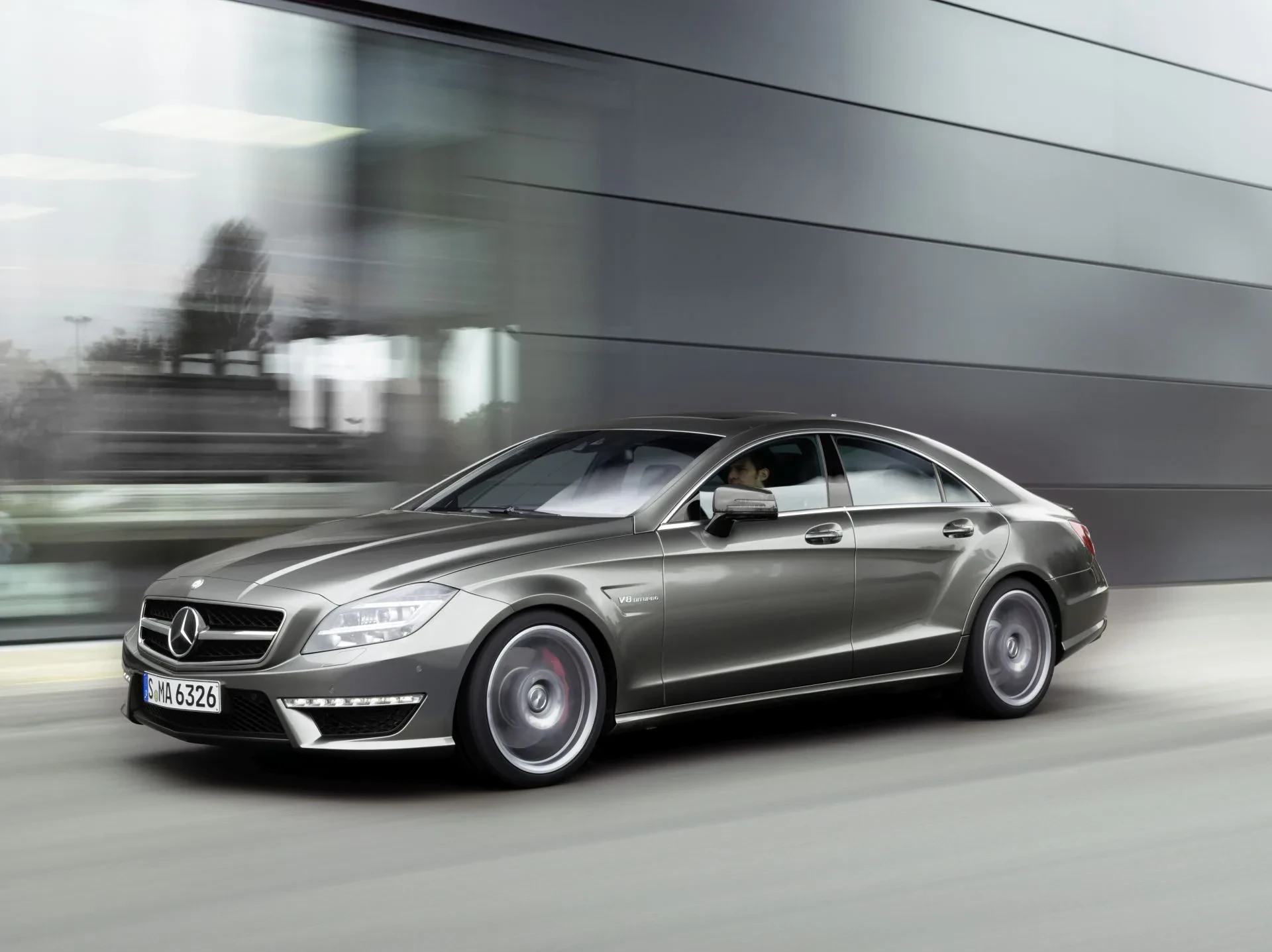 Mercedes CLS silnik benzyna diesel moc pojemność V6 V8 napęd 4matic cena ceny opinie oceny zalety wady otomoto