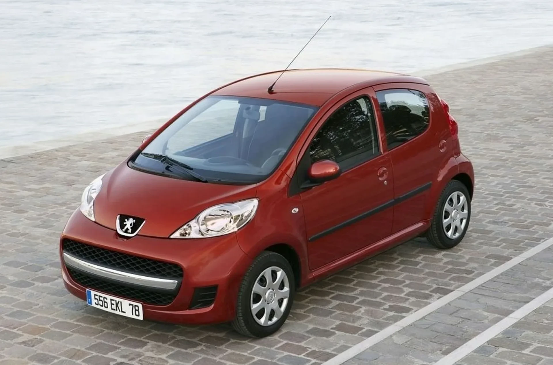 Peugeot 107 benzyna diesel silnik spalanie cena ceny opinie oceny zalety wady używany otomoto
