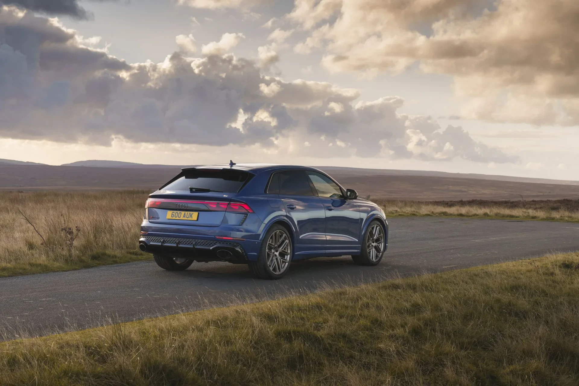 SUV Audi Q8 silnik benzyna V8 V6 moc osiągi zalety wady wyposażenie opinie oceny otomoto używany tanio