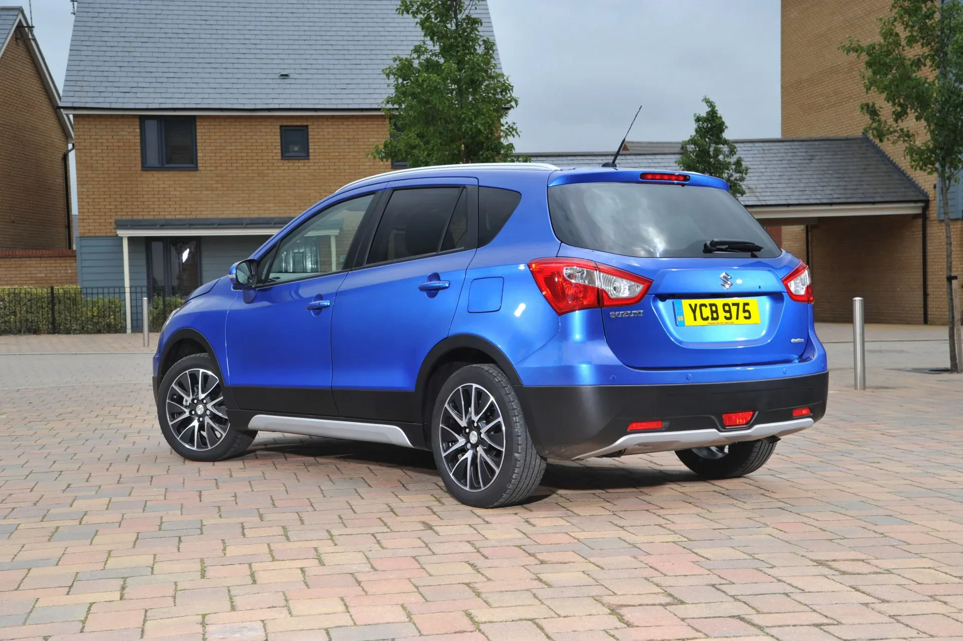 SUV crossover Suzuki SX4 silnik benyzna diesel cena ceny opinie oceny zalety wady napęd otomoto tanio używany