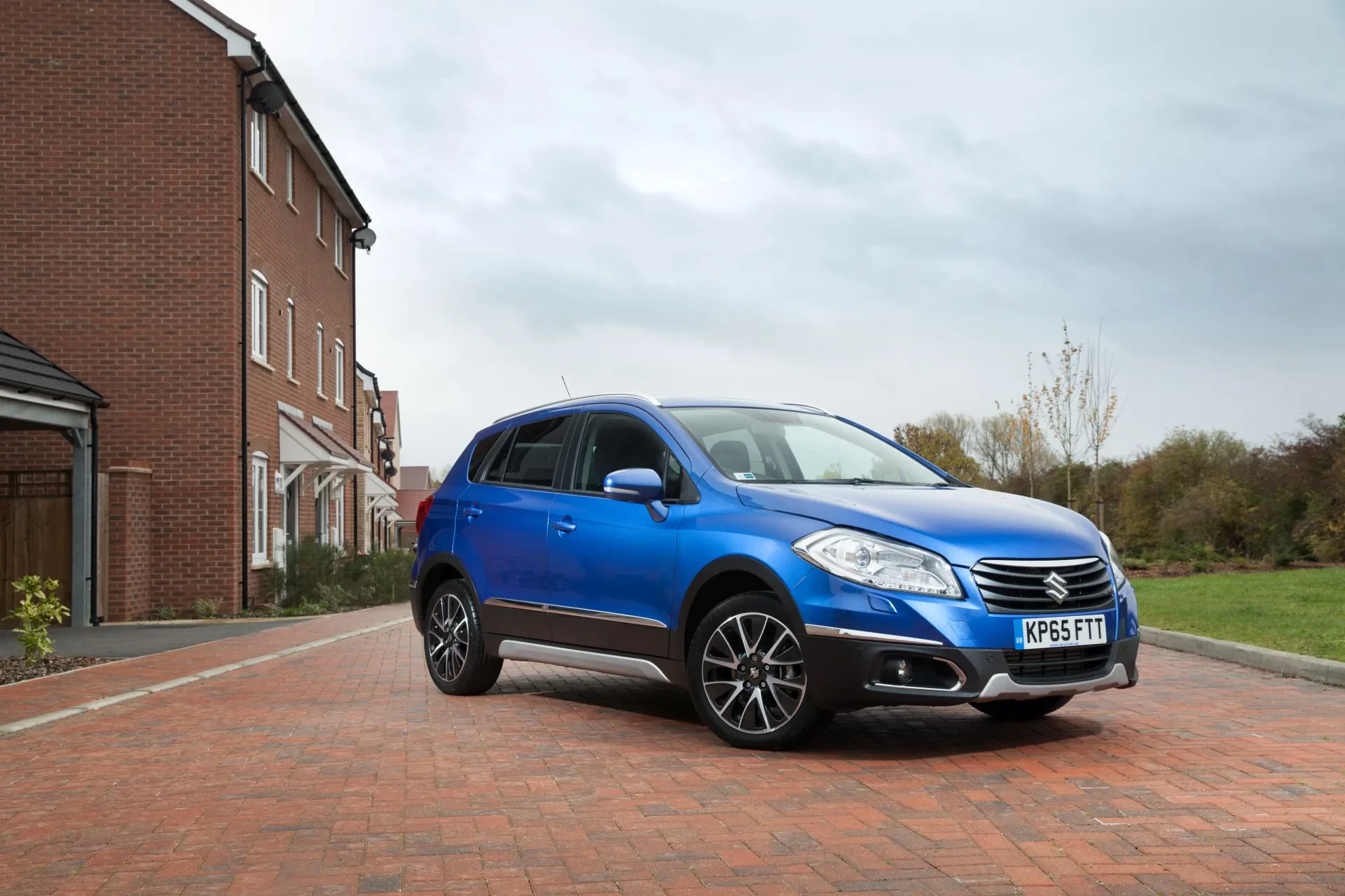 SUV crossover Suzuki SX4 silnik benyzna diesel cena ceny opinie oceny zalety wady napęd otomoto tanio używany