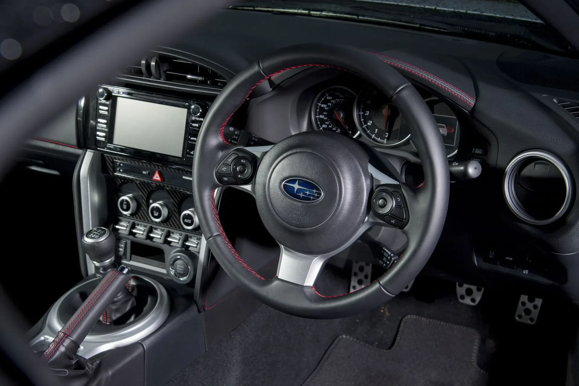 Najpiękniejsze Subaru ostatnich lat wyraźnie potaniało. Dla fanów marki to nie lada gratka