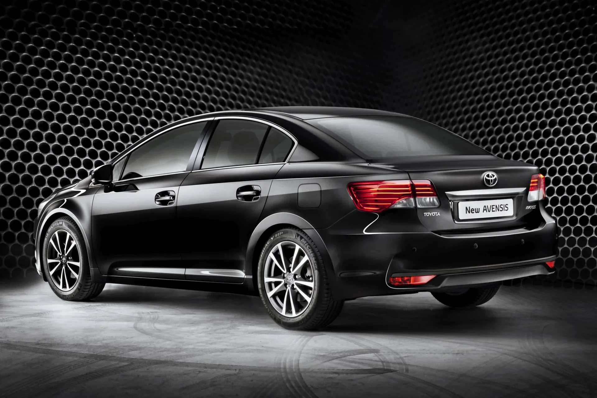 Toyota Avensis silnik benzyna diesel sedan kombi osiągi spalanie moc opinie oceny zalety wady otomoto używany tanio