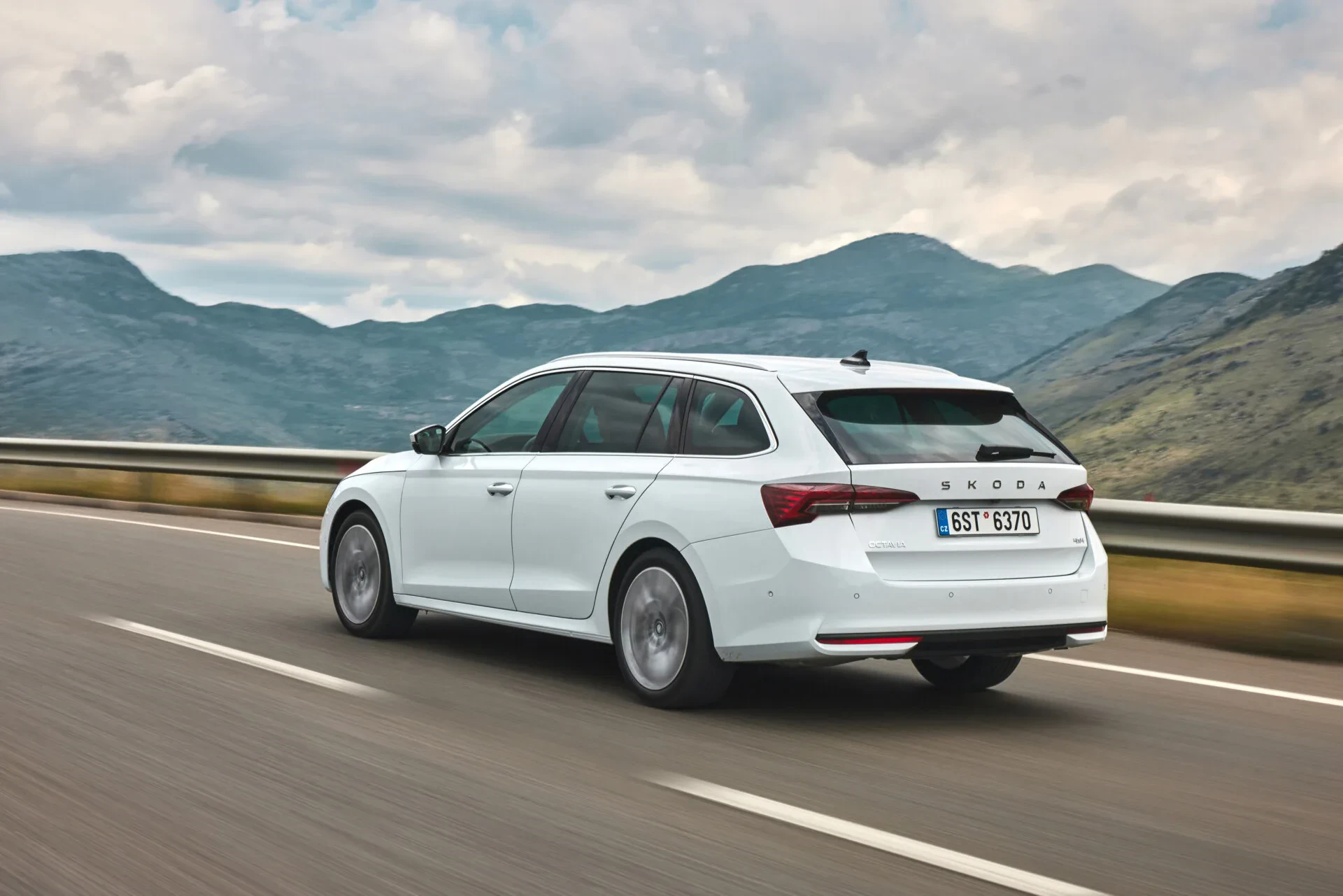 Toyota Corolla Skoda Octavia wyniki sprzedaży firmy klienci indywidualni osoby prywatne SUV crossover