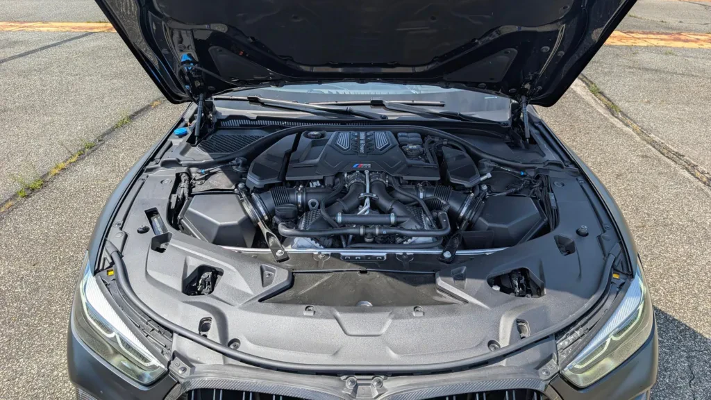bmw-m8-za-cene-superba-2