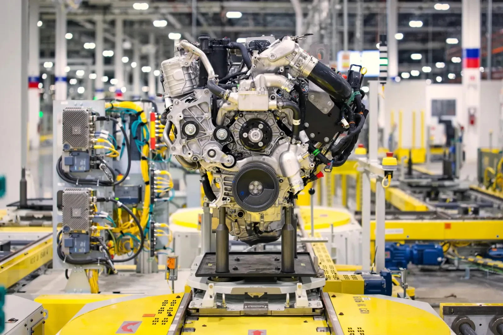Nowy gigantyczny Diesel zaprezentowany. To V8 jest jak rodem z lat 90.