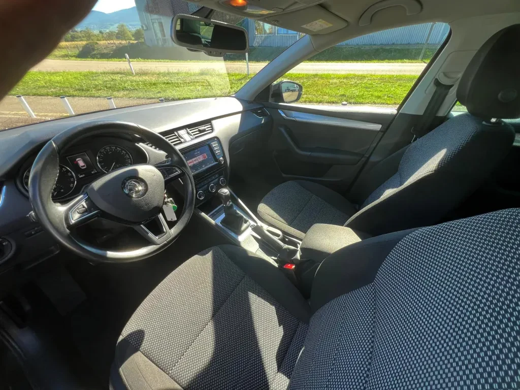 skoda-octavia-praktycznie-nowa