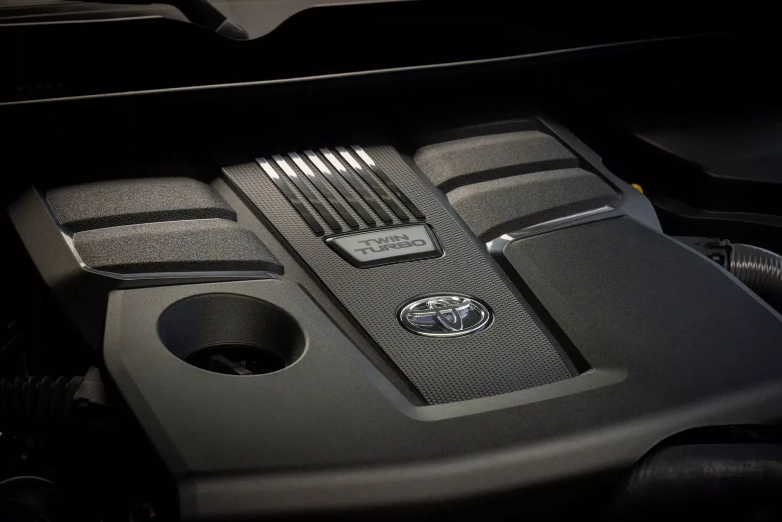 Toyota zmodernizowała swojego flagowego SUV-a. Klienci wykupują go na kilka lat do przodu