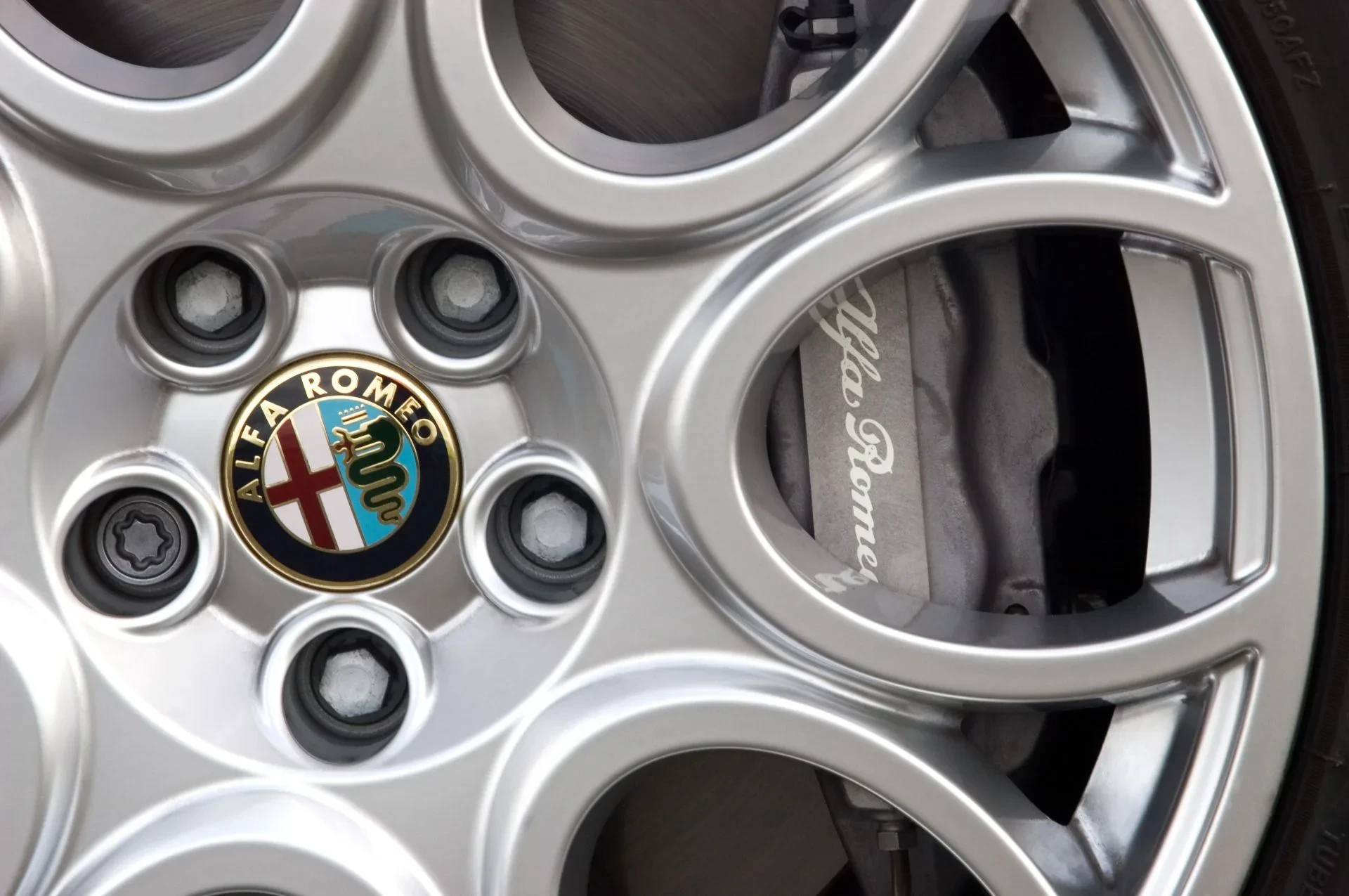 Alfa Romeo popisała się piękną koncepcją. W takiej cenie żal byłoby się nią nie zainteresować