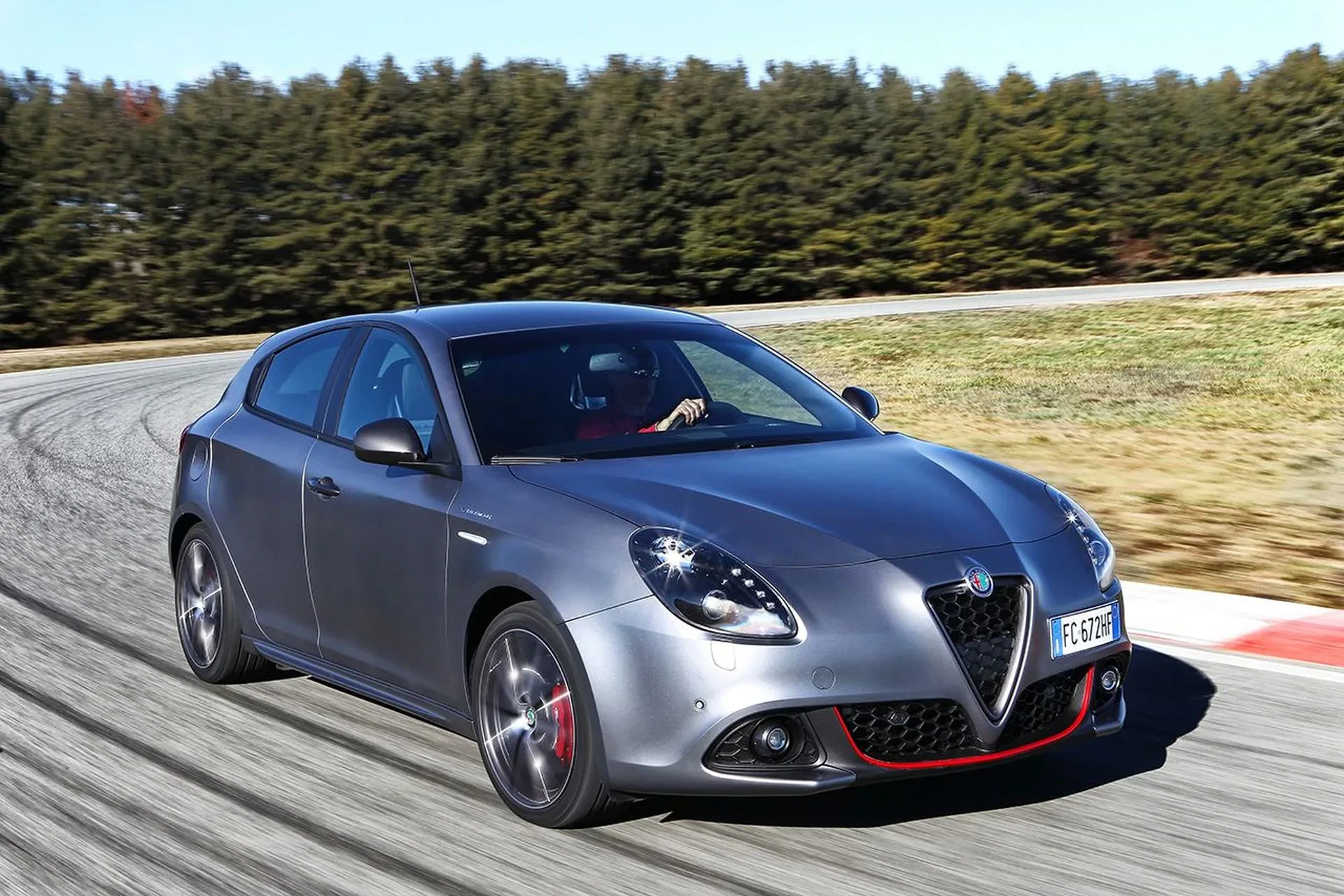 Alfa Romeo Giulietta silnik benzyna diesel moc osiągi cena ceny opinie oceny zalety wady