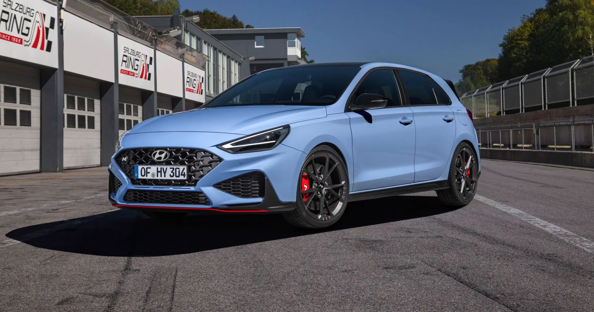 Jeśli też myślałeś sobie „kiedyś go kupię”, teraz może być odpowiedni czas. Hyundai i30 N wyraźnie potaniał