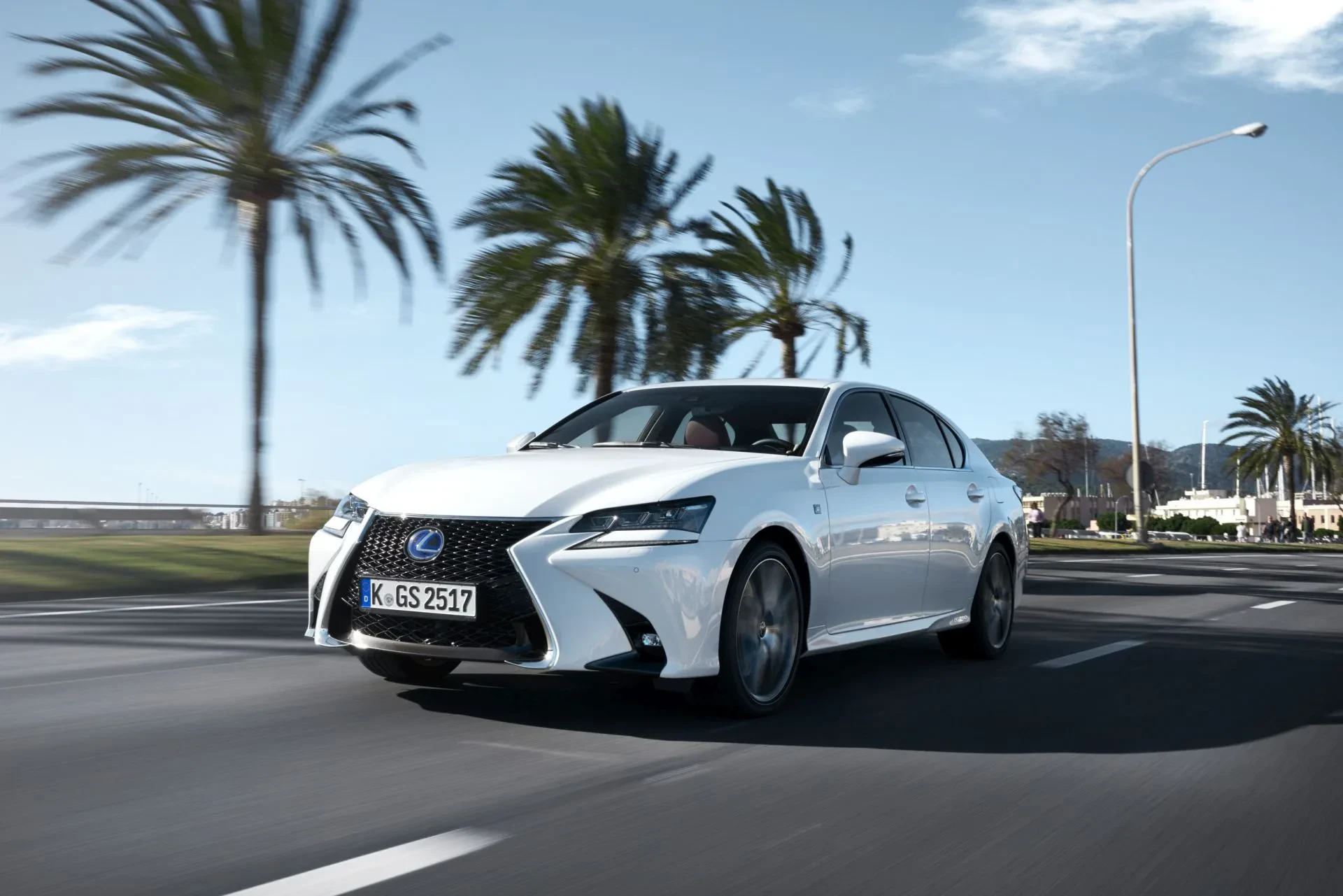 Japońskie cudo z potężnym silnikiem. Ten Lexus to symbol jakości i prestiżu w świetnej cenie