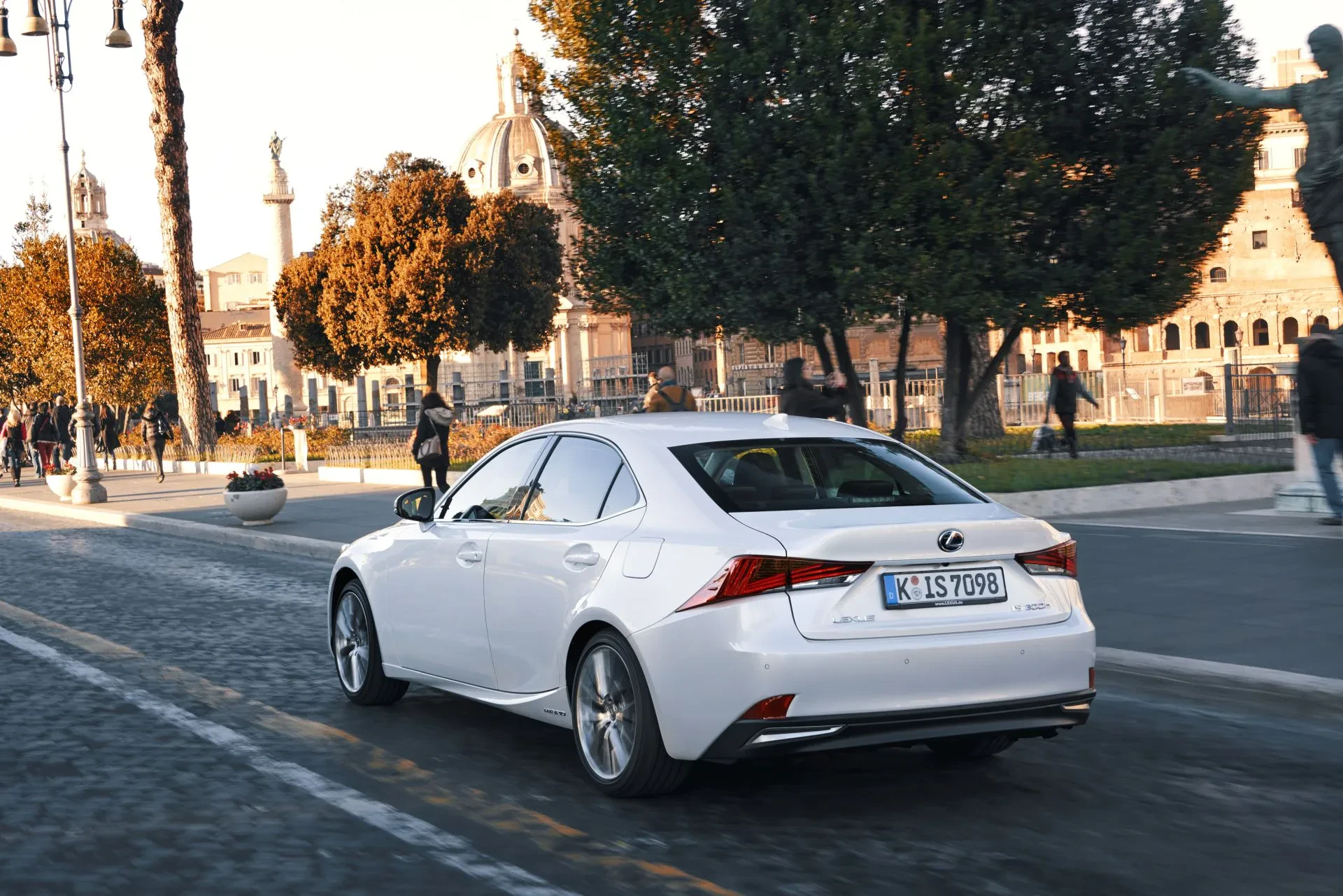 Lexus IS silnik benzyna hybryda moc osiągi V6 V8 opinie oceny zalety wady cena ceny otomoto tanio używany