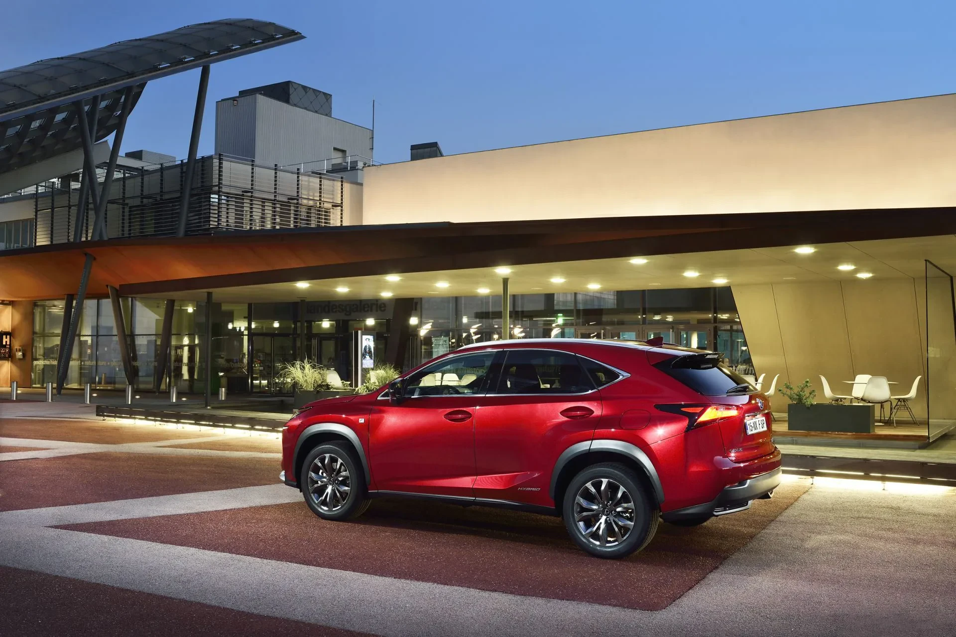 Lexus NX SUV silnik hybryda benzyna cena ceny otomoto używany opinie oceny zalety wady