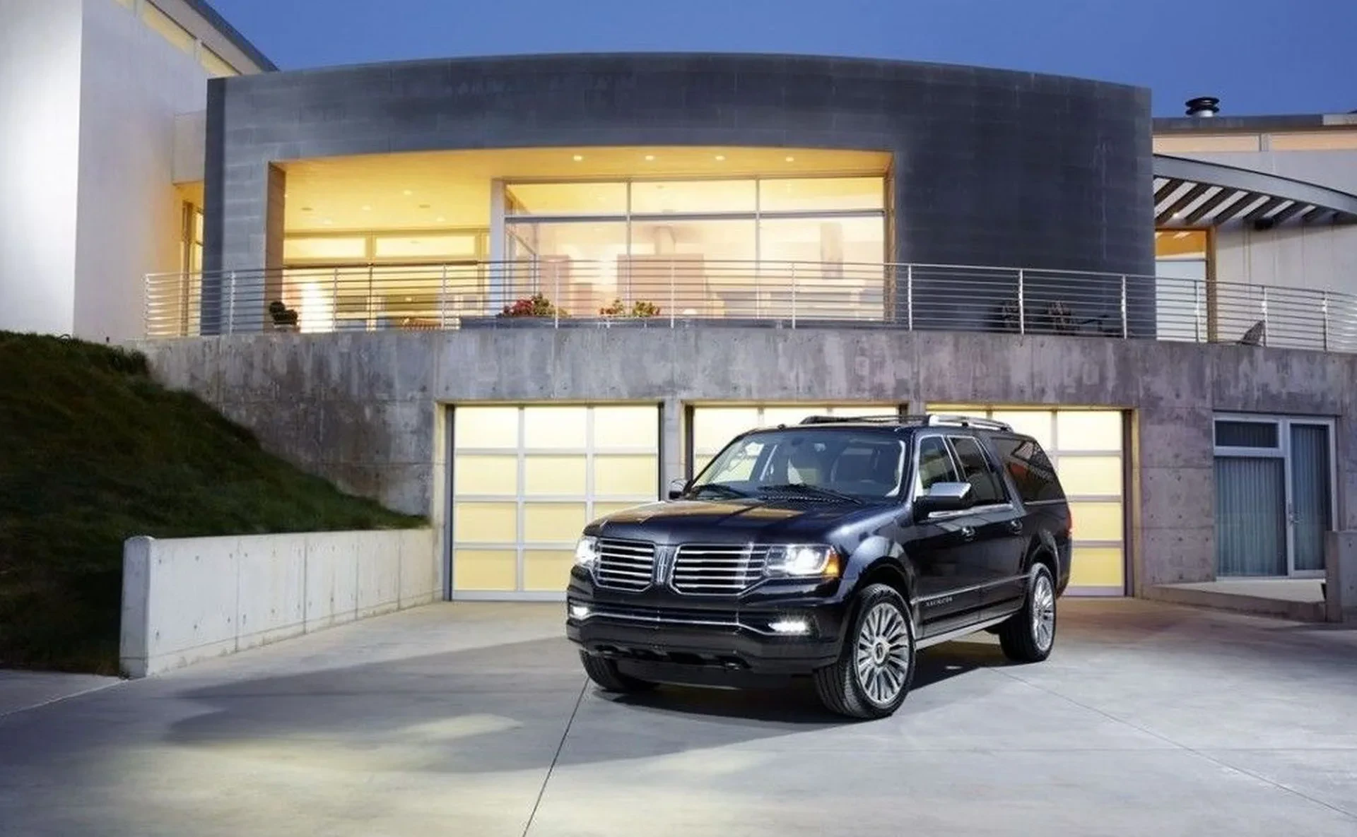 Lincoln Navigator SUV USA Ameryka cena ceny otomoto opinie oceny zalety wady silnik benzyna V8 moc spalanie