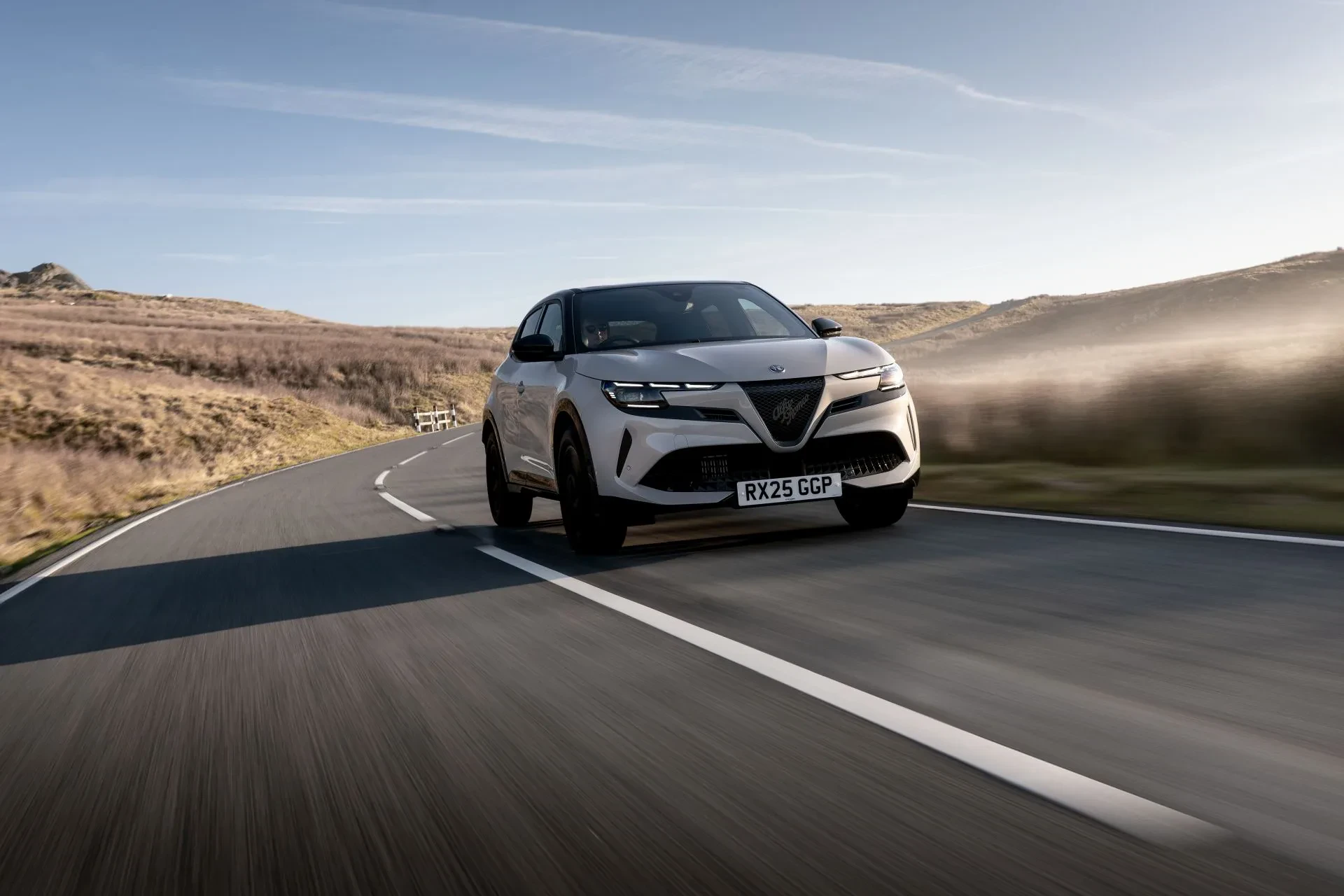 SUV Alfa Romeo Junior cena ceny opinie oceny zalety wady otomoto używany silnik hybryda moc