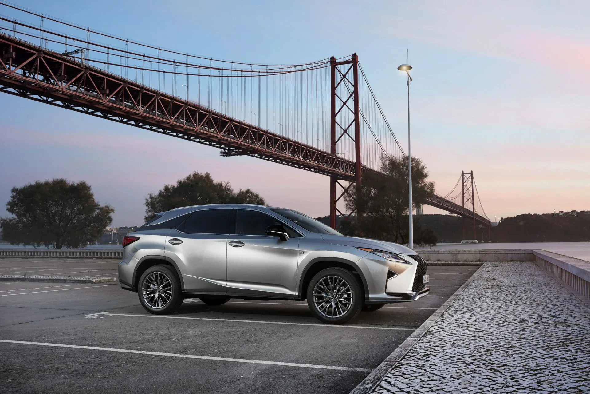 SUV Lexus RX silnik benzyna hybryda otomoto cena ceny opinie oceny zalety wady