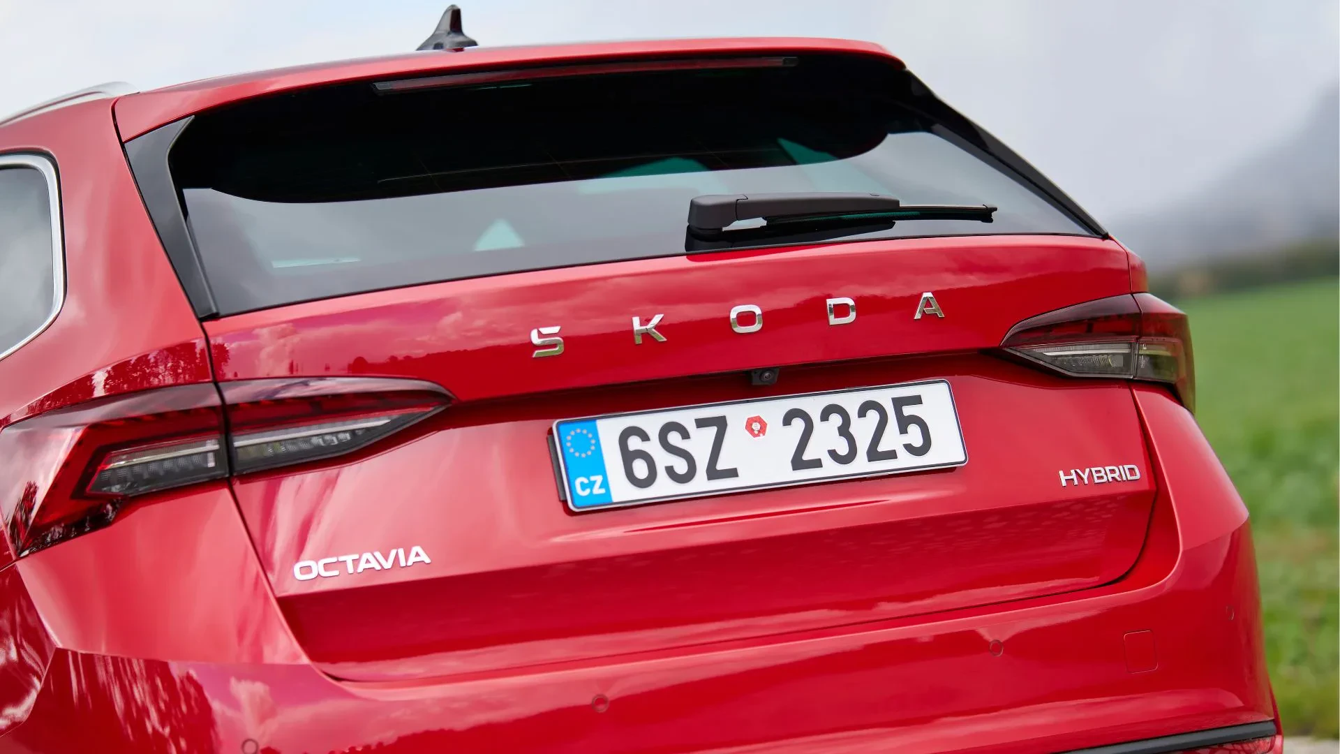 Pierwszy polski cennik Skody Octavii Hybrid postawił na równe nogi menedżerów Toyoty. Rabaty w salonach japońskiej marki już podkręcone