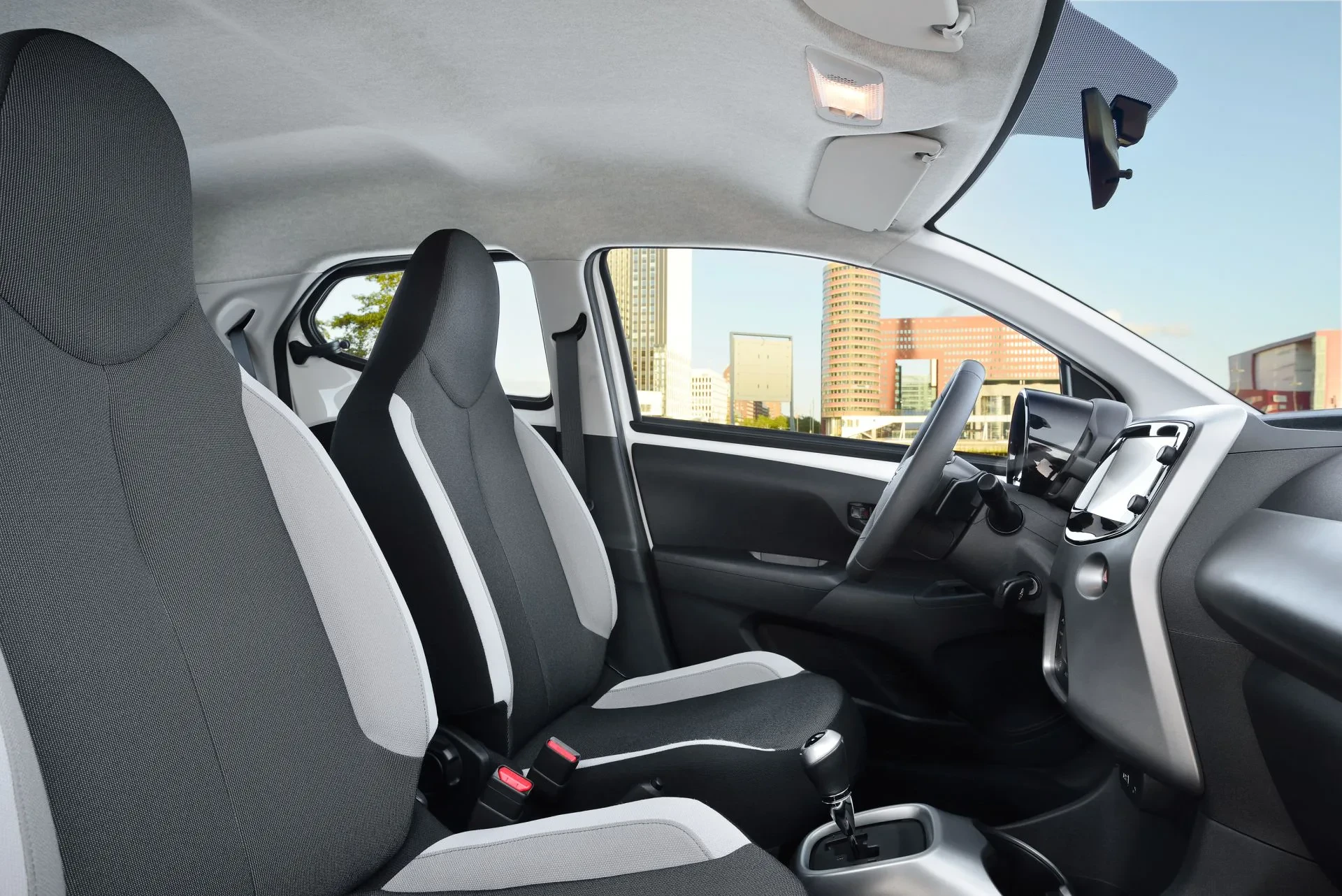 Miejska Toyota na każdą kieszeń. Polacy jednak zwracają tu uwagę na pewne mankamenty
