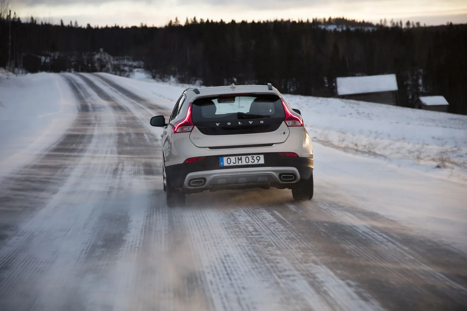 Jeśli szukasz niezawodnego hatchbacka klasy premium, to Volvo jest dla ciebie. Oferuje zaskakująco sporo