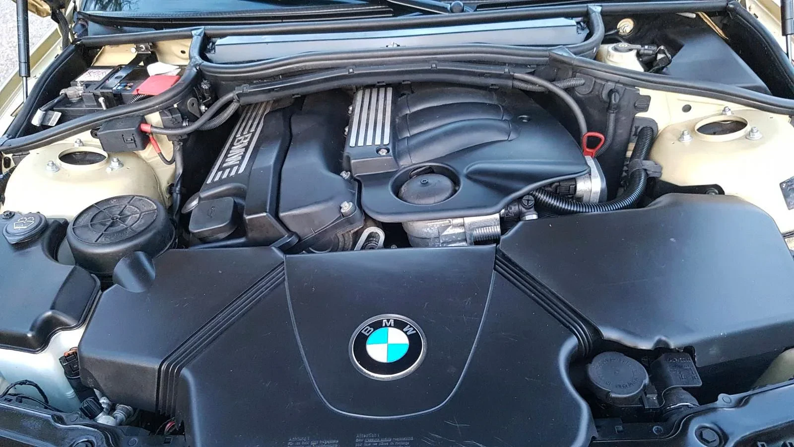 BMW ze złotej ery z przebiegiem zaledwie 50 000 km. Jest wystawione za jedyne 21 tys. złotych