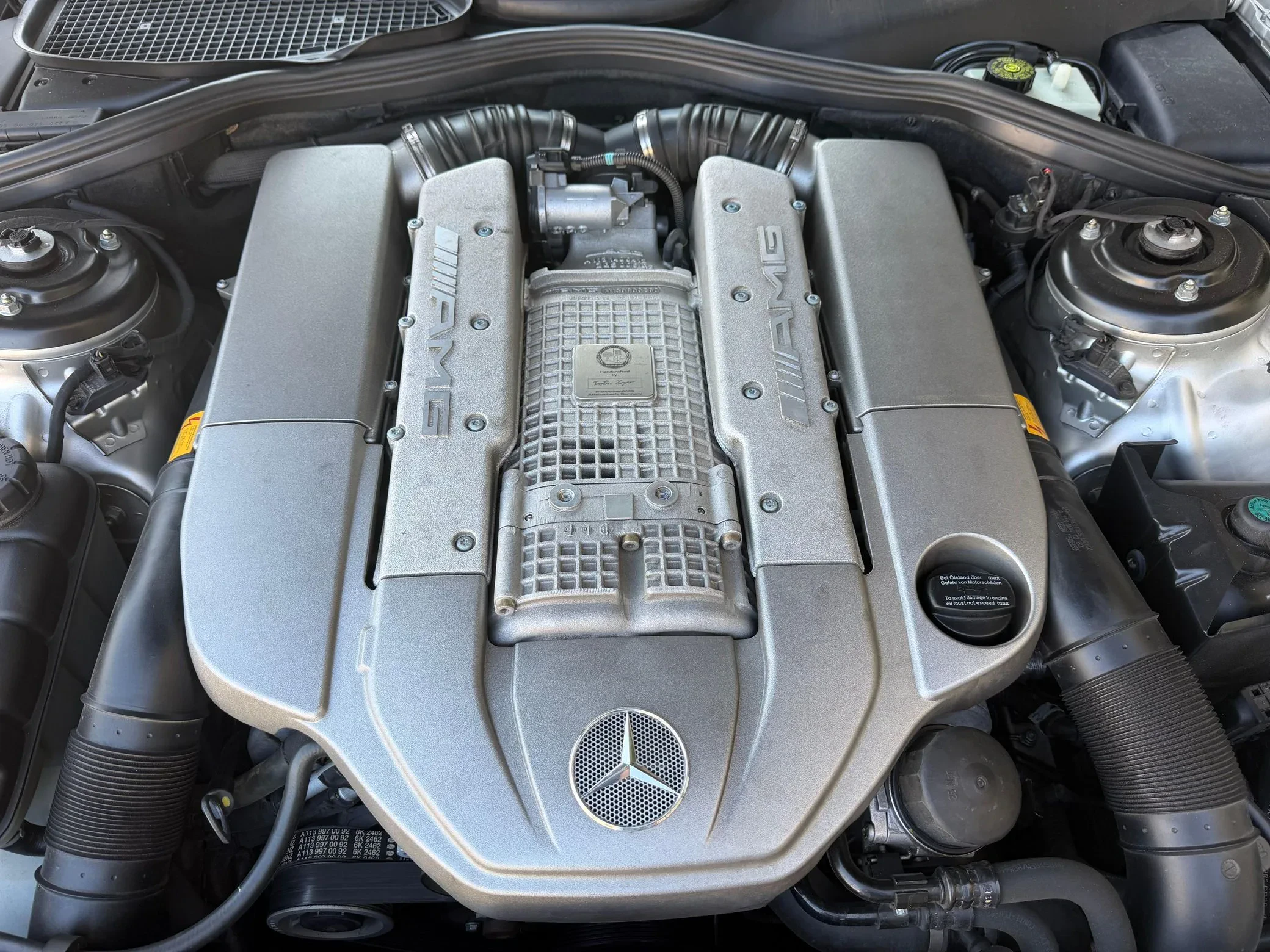 Flagowy Mercedes robi wrażenie choćby po 20 latach. Ma 5,4-litrowe V8, niski przebieg i kosztuje 70 tysięcy złotych