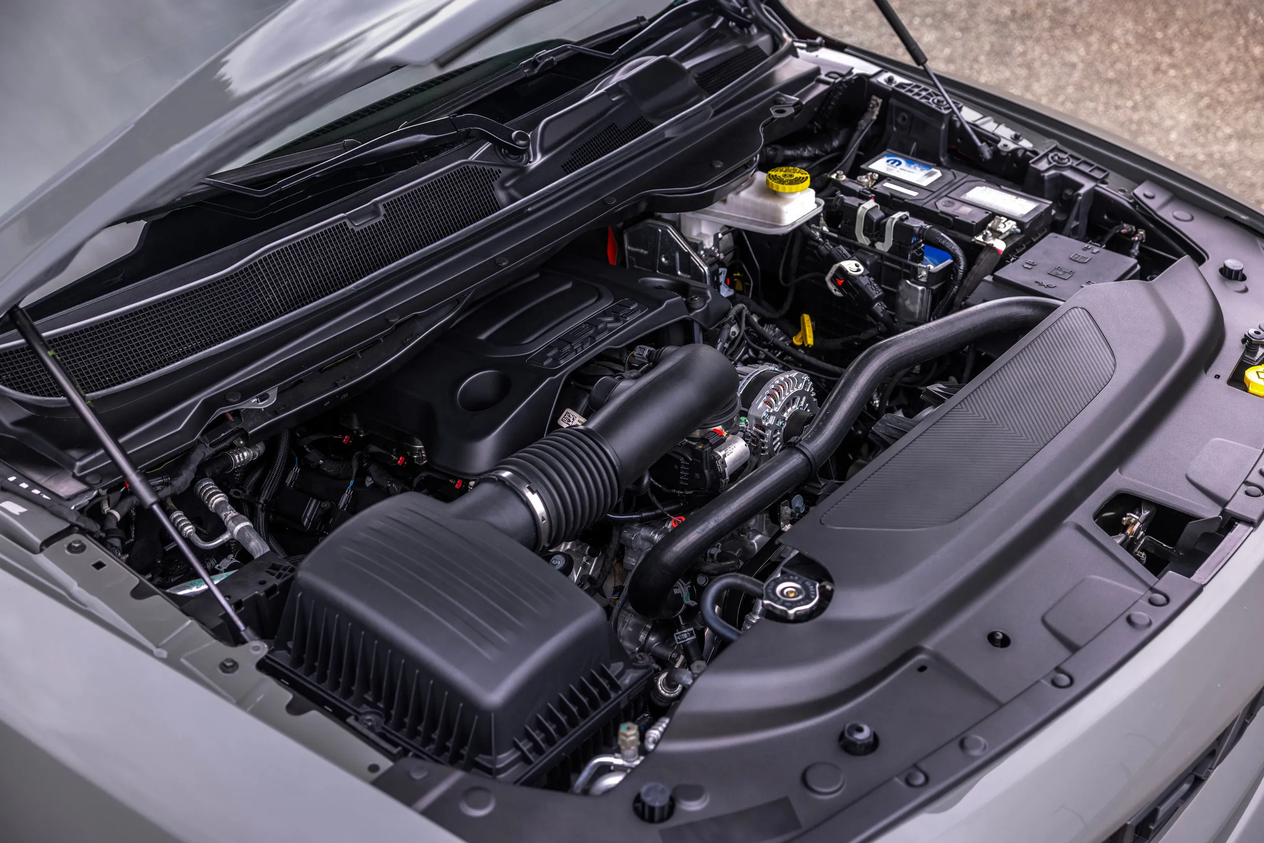 Ma nowy silnik V8, 400 KM i kosztuje 230 tysięcy złotych. Wyprzedał się w zaledwie 90 minut