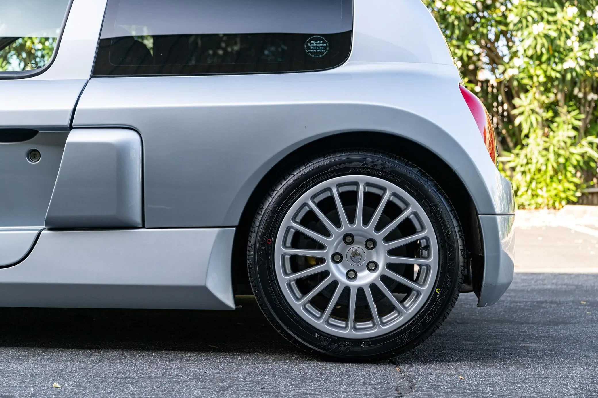 Kultowe Renault Clio V6 z przebiegiem 30 tys. km. Bo zdrowy rozsądek jest przereklamowany