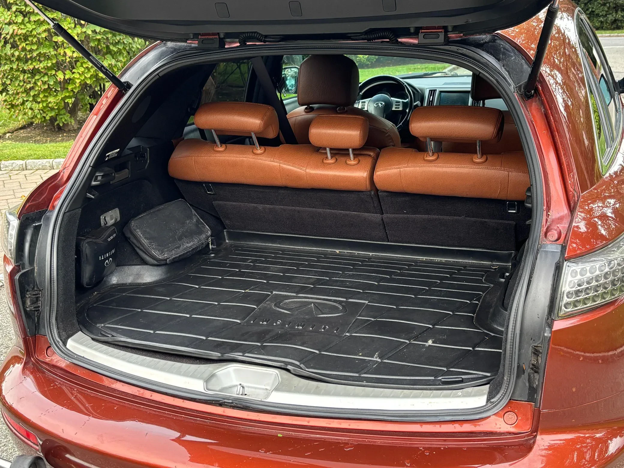 Ten japoński SUV połączył sport i luksus. 4,5-litrowe V8 pod maską i ceny od 20 000 złotych